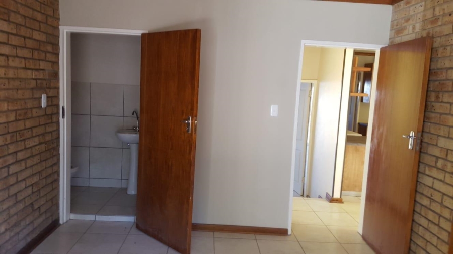 To Let 2 Bedroom Property for Rent in Langenhovenpark Free State